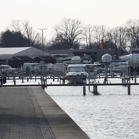 Zum Großen Zernsee Am Hafen
