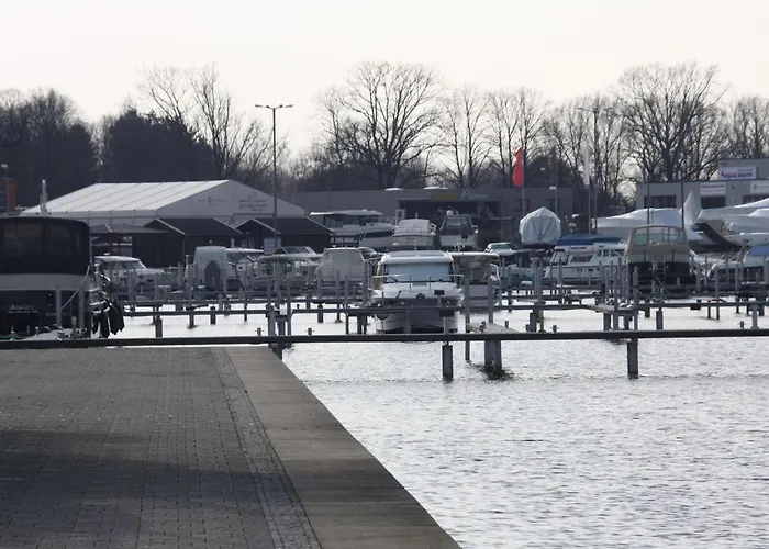 Zum Grossen Zernsee Am Hafen